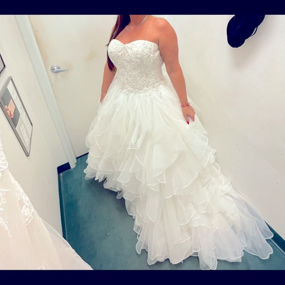 Never Worn Beautiful Wedding Dress